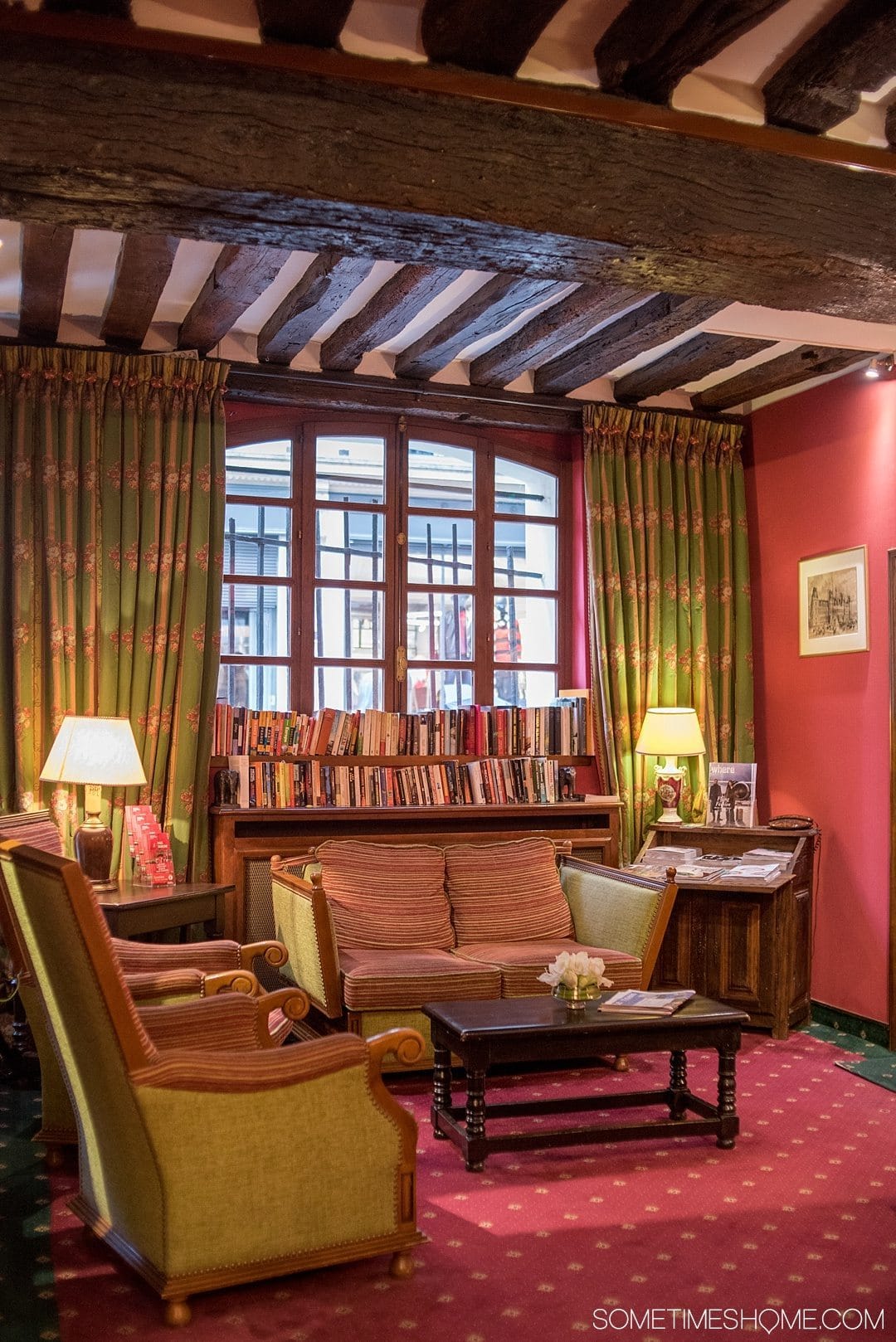 Paris hotel boutique accommodation with a lot of charm at very affordable prices in the historic Le Marais district. Click through to the article for a complete review!