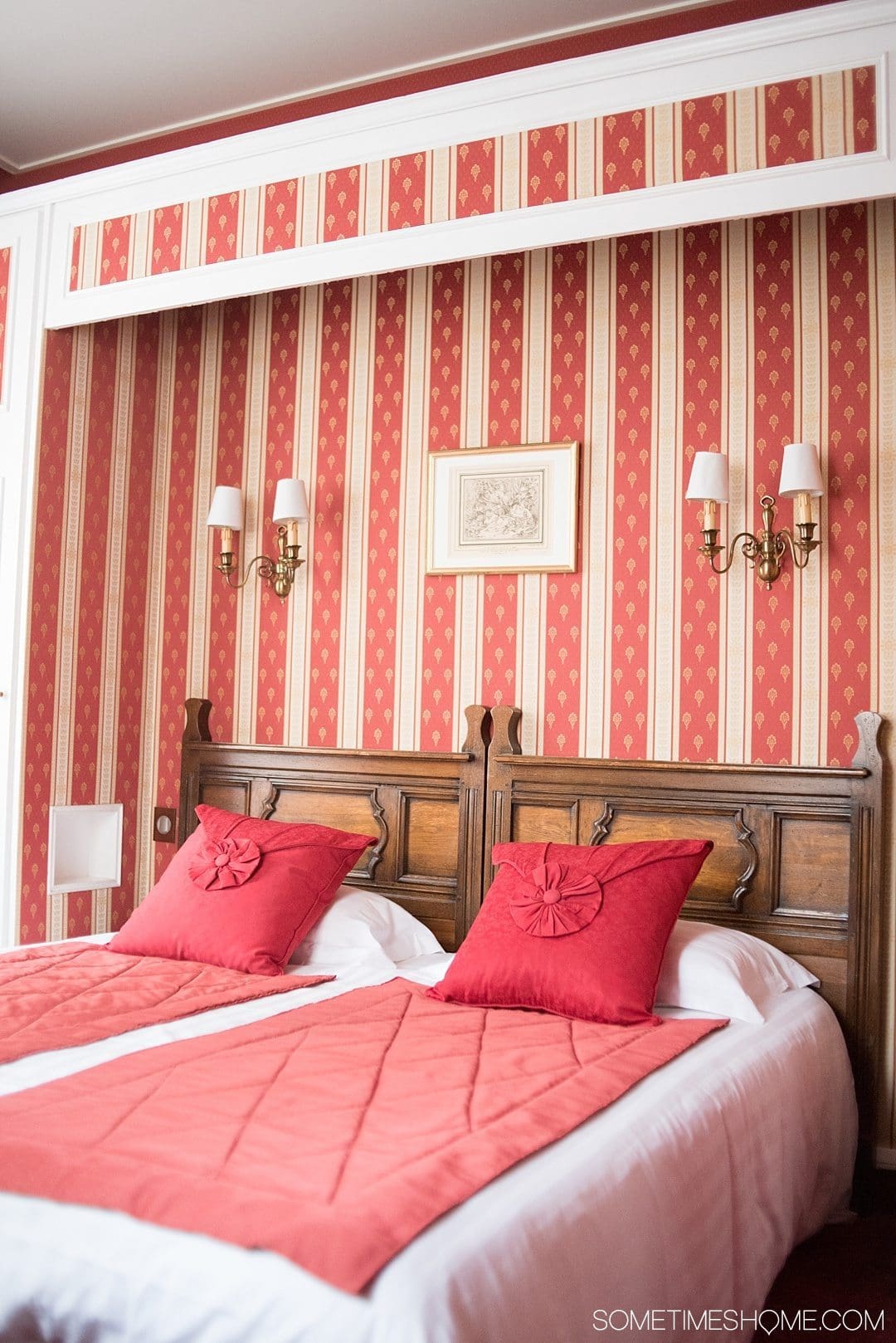 Paris hotel cozy boutique accommodation with very affordable prices in the historic Le Marais district. Click through to the article for a complete review!