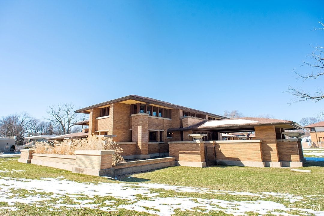 Buffalo's Darwin Martin House attraction in New York, designed by Frank Lloyd Wright. This downtown attraction is a wonderful place to visit whether you travel to Buffalo in winter, spring, summer or fall. The house has an important place in art history - even the photography of it prove so! Click through to get valuable information and insight into a visit to the home as well. #BuffaloNY #BuffaloNewYork #FrankLloydWright #ResidentialArchitecture #HistoricArchitecture #TravelBUF #VisitBuffalo #DarwinMartinHouse
