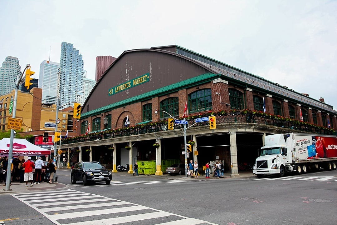 The best food halls and markets in the United States, Canada, Mexico and South America on Sometimes Home. This collaboration of industry bloggers is not-to-miss! You'll love our outdoor and indoor food photography of various countries' markets from California, to New York, Ontario, Mexico, Columbia and beyond. Click through for extensive information and ideas to entice any palate! #FoodHalls #FoodMarkets #foodies #NewYorkFoodHalls #CaliforniaFoodHalls #FloriaFoodHalls #MexicoFoodMarkets 