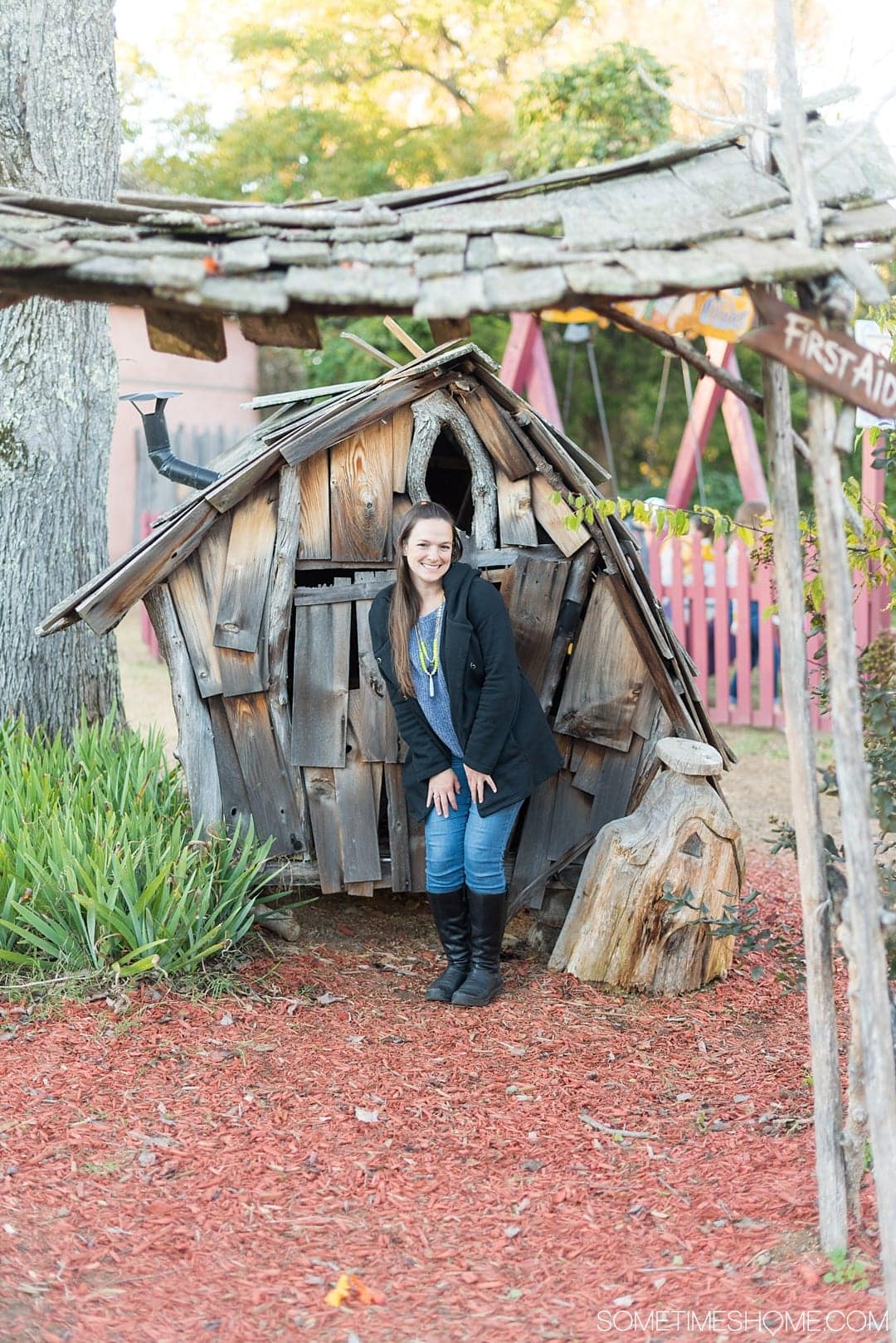 If you love theme parks and themed entertainment you'll love the North Carolina Renaissance Festival, associated with the Arizona location as well. Sometimes Home travel website has insider Q&A and information behind-the-scenes. Click through for pictures of the costumes and sets, food menu, drinks and beer, hairstyles, musicians, art and flower crowns and crafts! #RenaissanceFestival #VisitNC #NorthCarolianRenaissanceFestival #Renaissance #themedentertainment #sometimeshome