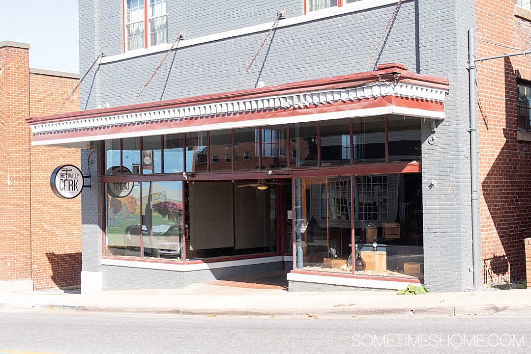 The city of Luray, Virginia is the perfect place to see the famous caverns and explore the Shenandoah Valley, including Shenandoah National Park. We have the best list of things to do in Luray VA, including restaurants for great food and picturesque spots for great Instagram worthy photos! #LurayVirginia #Luray #LurayCaverns #Shenandoah #ShenandoahValley #ShenandoahNationalPark #SometimesHome