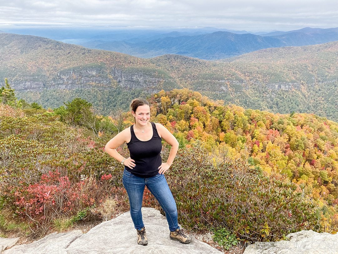 One of the best things to do in the North Carolina mountains is hike! And we have your guide to the best hiking near Morganton, NC in Burke County near the Blue Ridge Mountains. Fall colors were at their peak in the Appalachian Mountains range at the time we took this beautiful photography at Table Rock in Linville Gorge Wilderness area. #sometimeshome #besthikingnorthcarolina #autumncolors #peakfallleaves #blueridgemountains