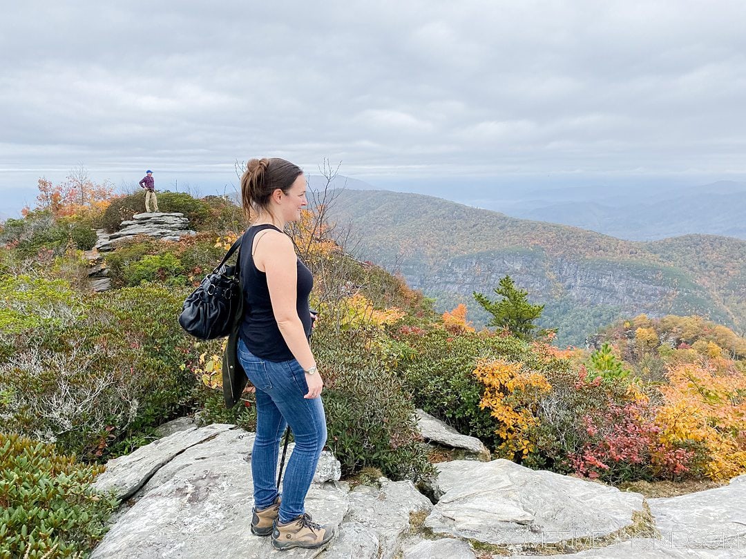 One of the best things to do in the North Carolina mountains is hike! And we have your guide to the best hiking near Morganton, NC in Burke County near the Blue Ridge Mountains. Fall colors were at their peak in the Appalachian Mountains range at the time we took this beautiful photography at Table Rock in Linville Gorge Wilderness area. #sometimeshome #besthikingnorthcarolina #autumncolors #peakfallleaves #blueridgemountains