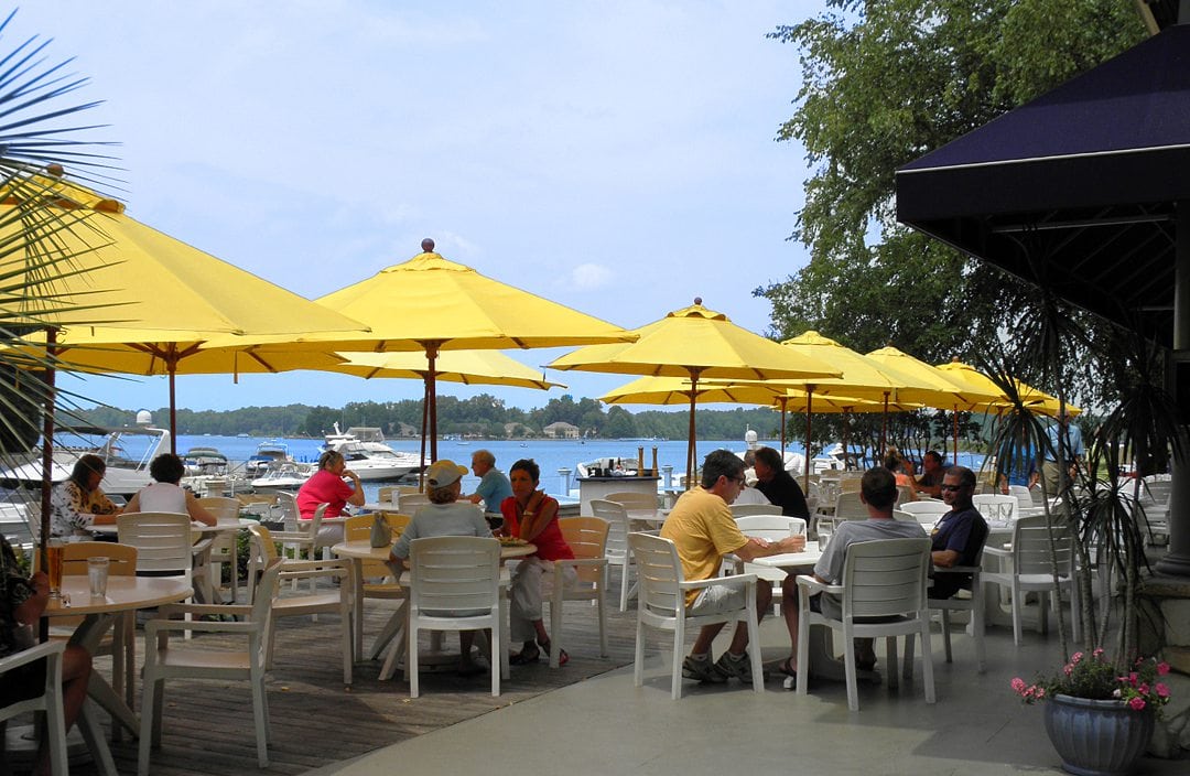 Best Lake Norman Waterfront Restaurants for the view, food and cocktails near Charlotte, North Carolina. Hello, Sailor, Port City Club and North Harbor Club. #sometimeshome #lakenorman #NorthCarolina