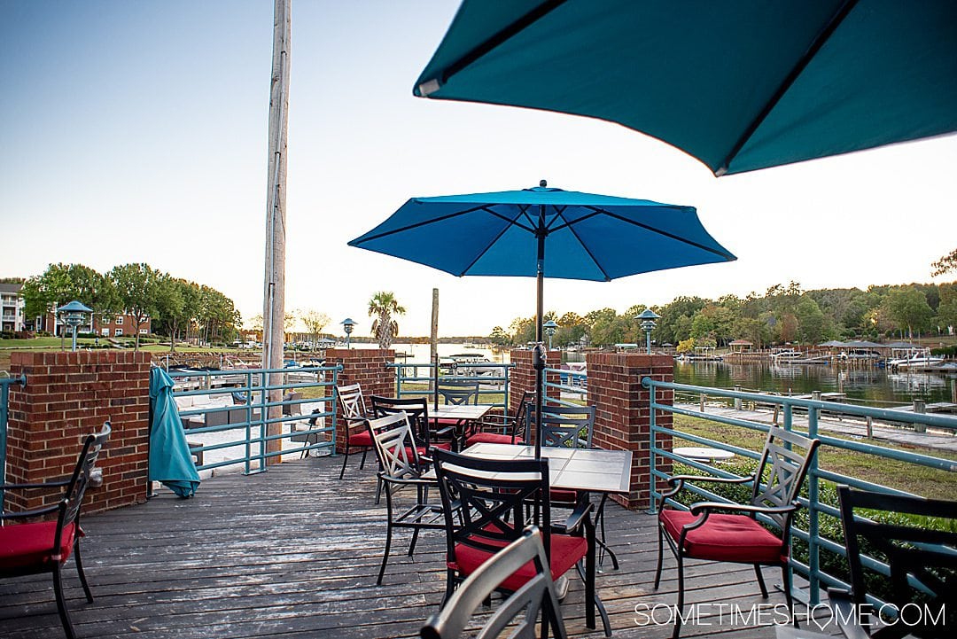 Best Lake Norman Waterfront Restaurants for the view, food and cocktails near Charlotte, North Carolina. Hello, Sailor, Port City Club and North Harbor Club. #sometimeshome #lakenorman #NorthCarolina